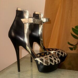 Bebe Elegant Black and Gold Women's Heels